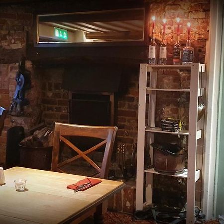 The Coach And Horses Bed & Breakfast Winchester Bagian luar foto