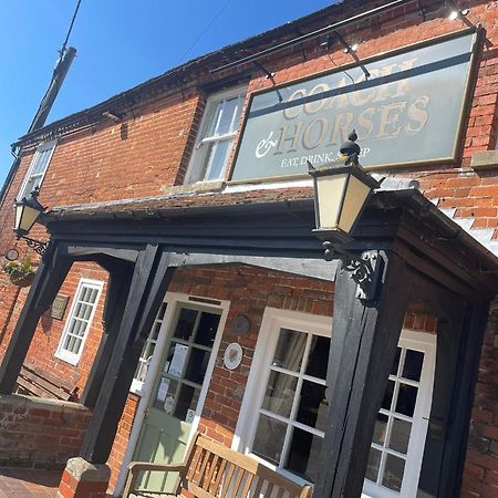 The Coach And Horses Bed & Breakfast Winchester Bagian luar foto