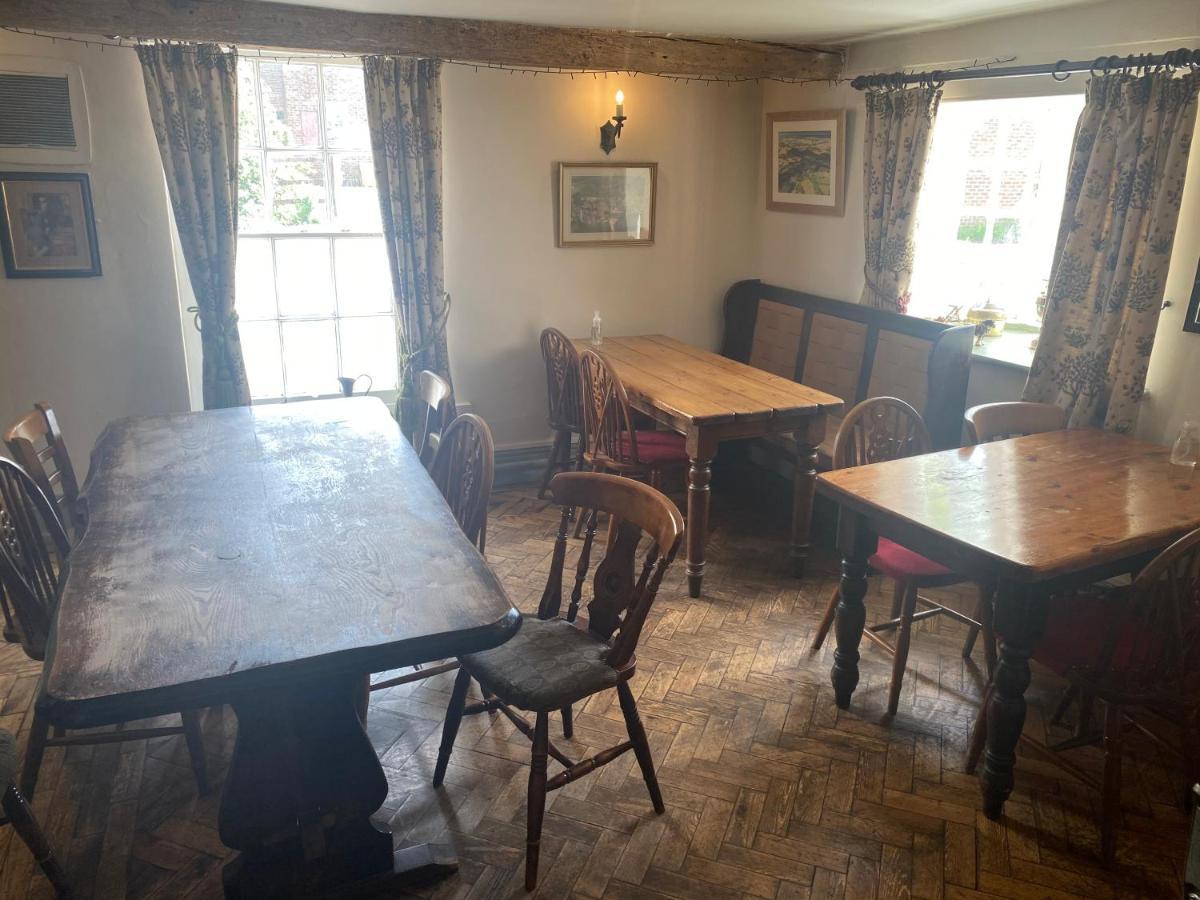 The Coach And Horses Bed & Breakfast Winchester Bagian luar foto