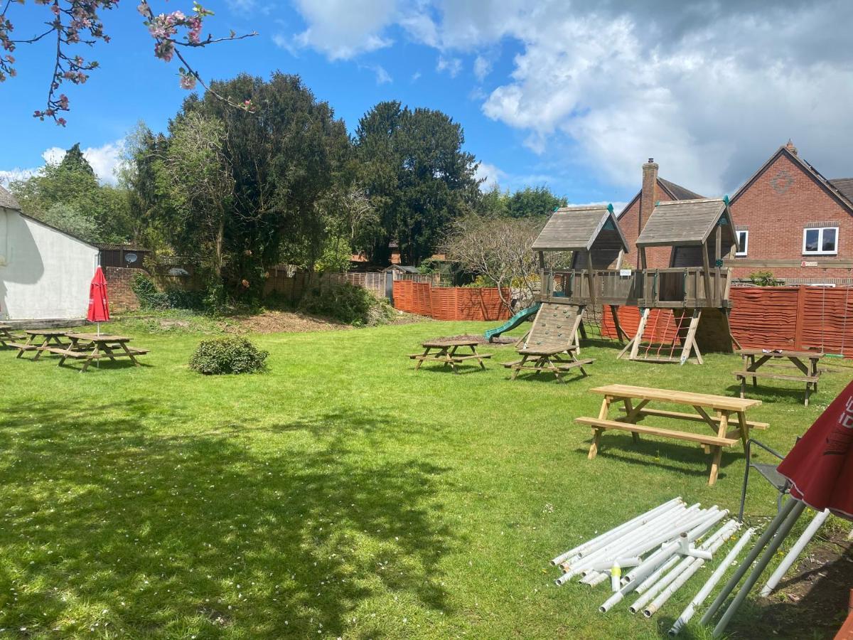 The Coach And Horses Bed & Breakfast Winchester Bagian luar foto