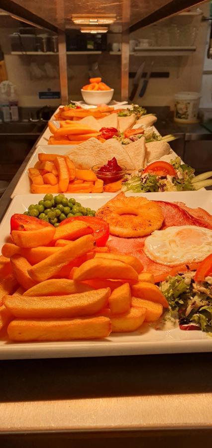 The Coach And Horses Bed & Breakfast Winchester Bagian luar foto