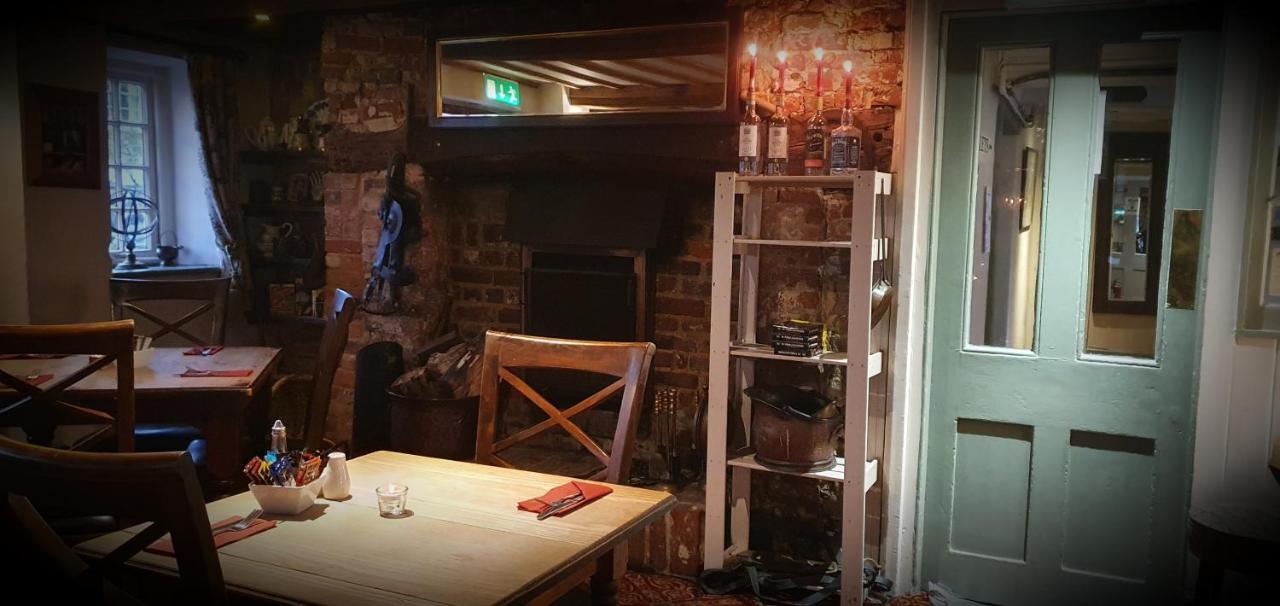 The Coach And Horses Bed & Breakfast Winchester Bagian luar foto