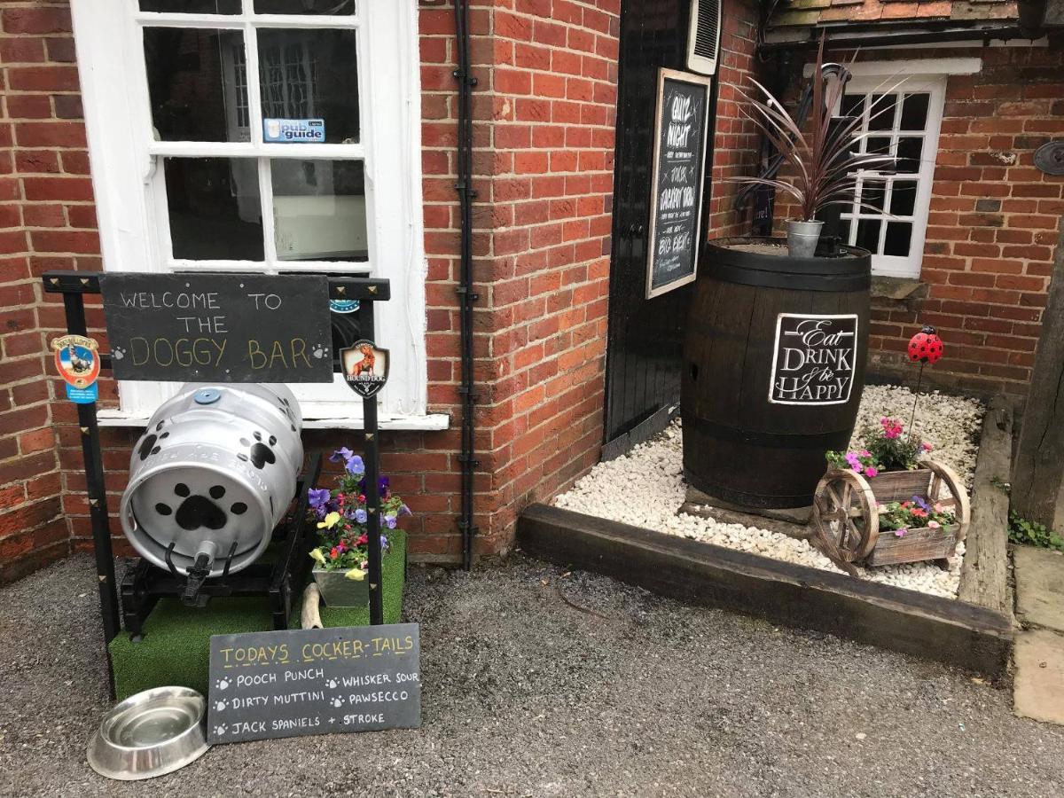 The Coach And Horses Bed & Breakfast Winchester Bagian luar foto
