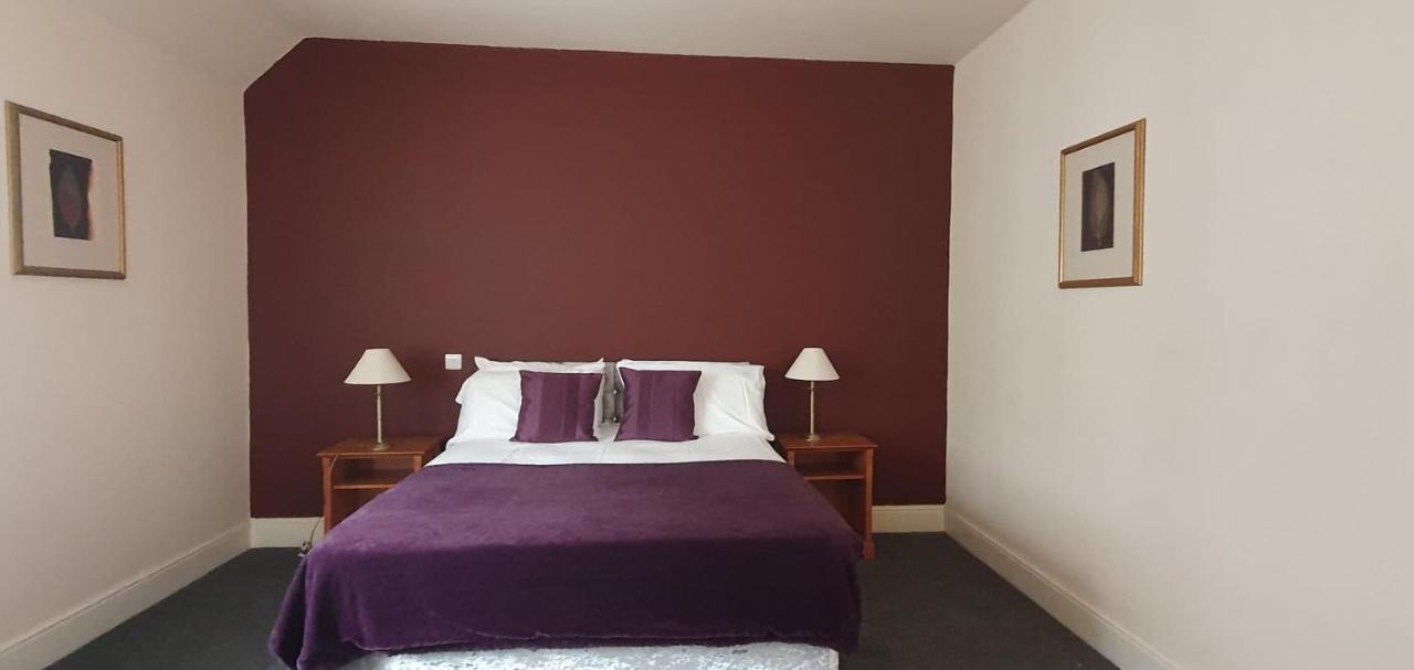 The Coach And Horses Bed & Breakfast Winchester Bagian luar foto
