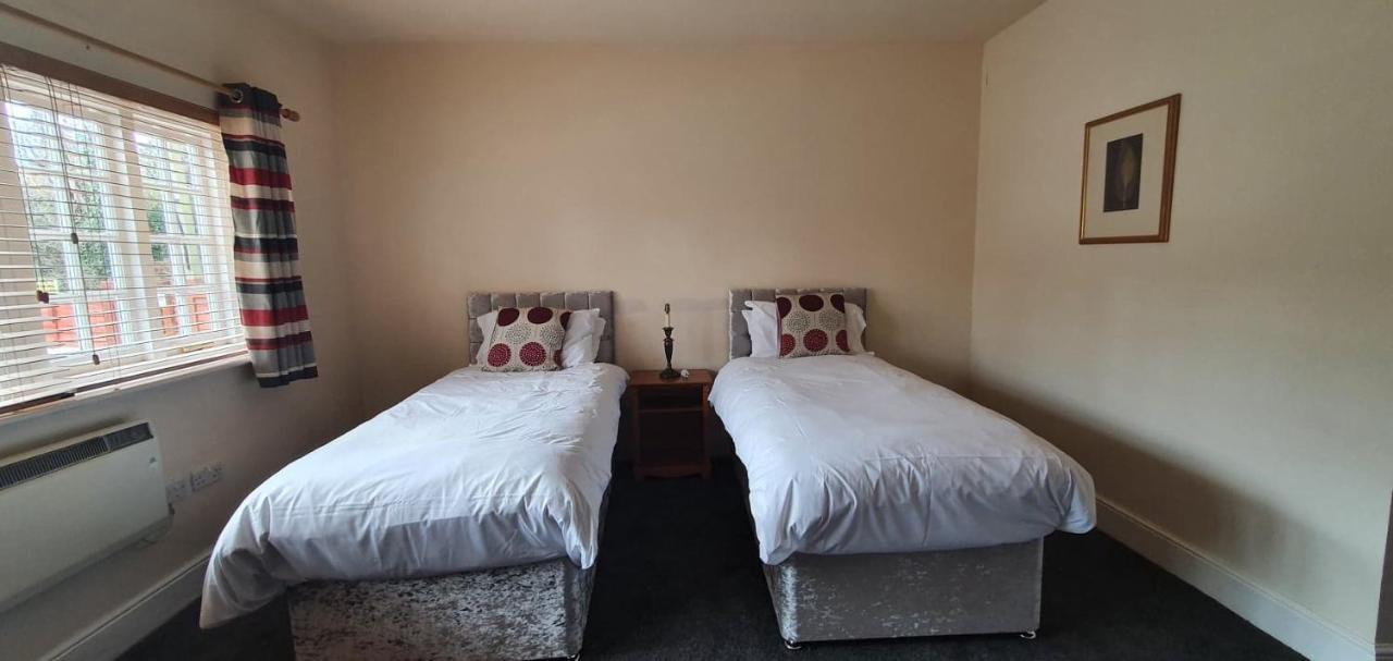 The Coach And Horses Bed & Breakfast Winchester Bagian luar foto