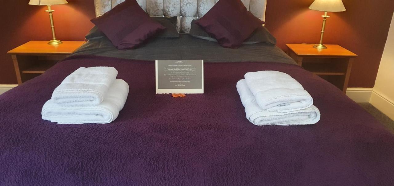 The Coach And Horses Bed & Breakfast Winchester Bagian luar foto