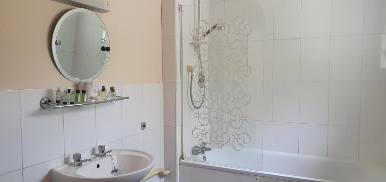 The Coach And Horses Bed & Breakfast Winchester Bagian luar foto