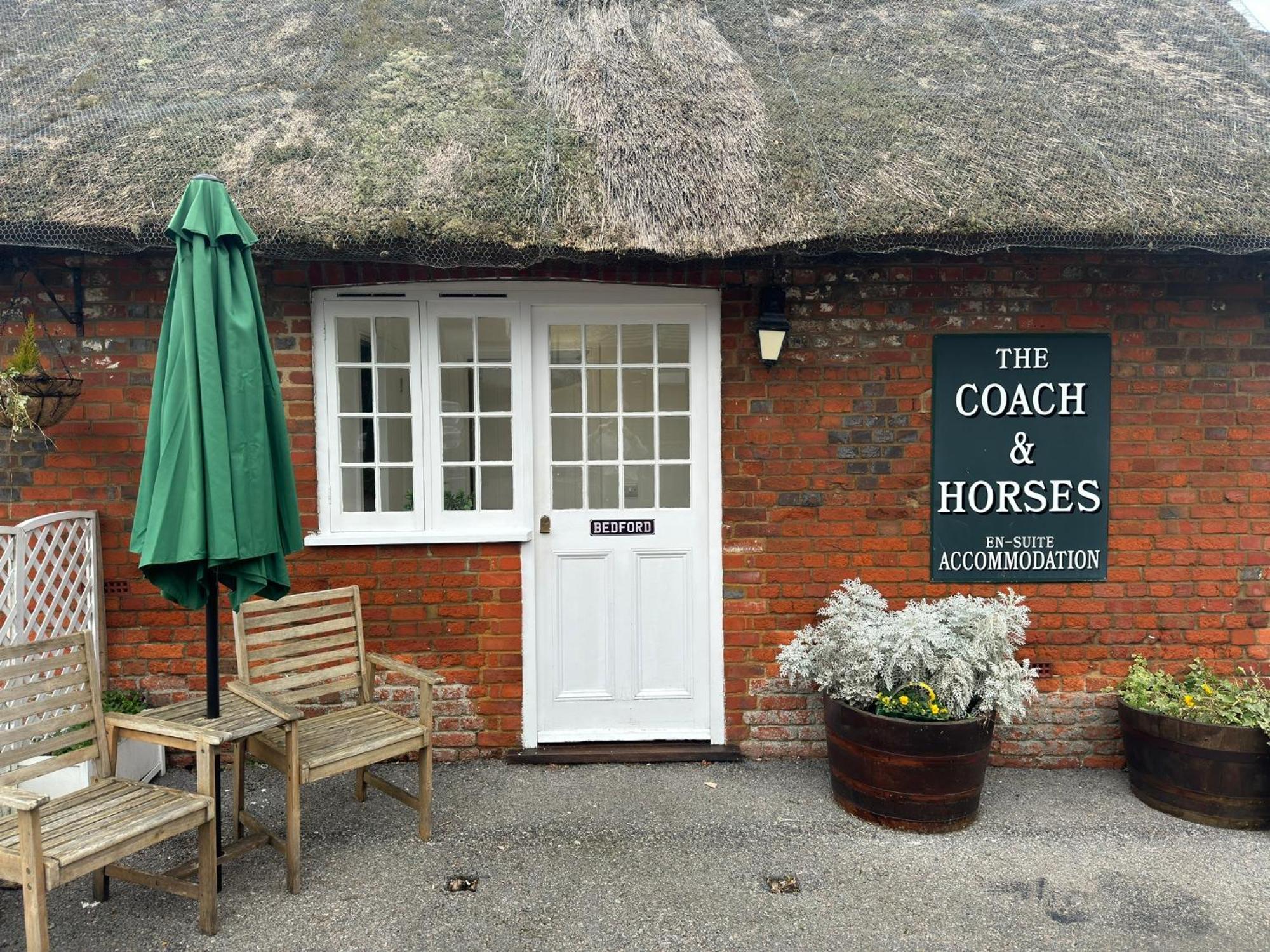The Coach And Horses Bed & Breakfast Winchester Bagian luar foto
