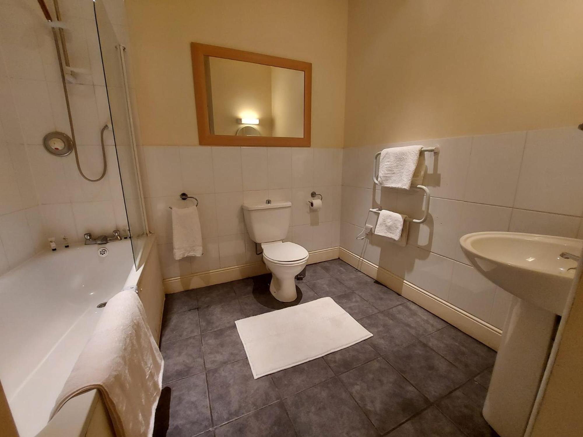 The Coach And Horses Bed & Breakfast Winchester Bagian luar foto