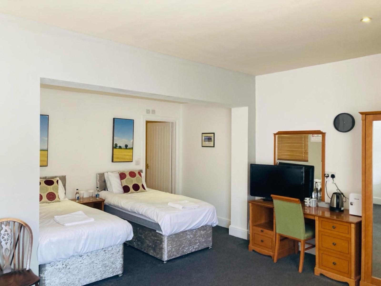 The Coach And Horses Bed & Breakfast Winchester Bagian luar foto