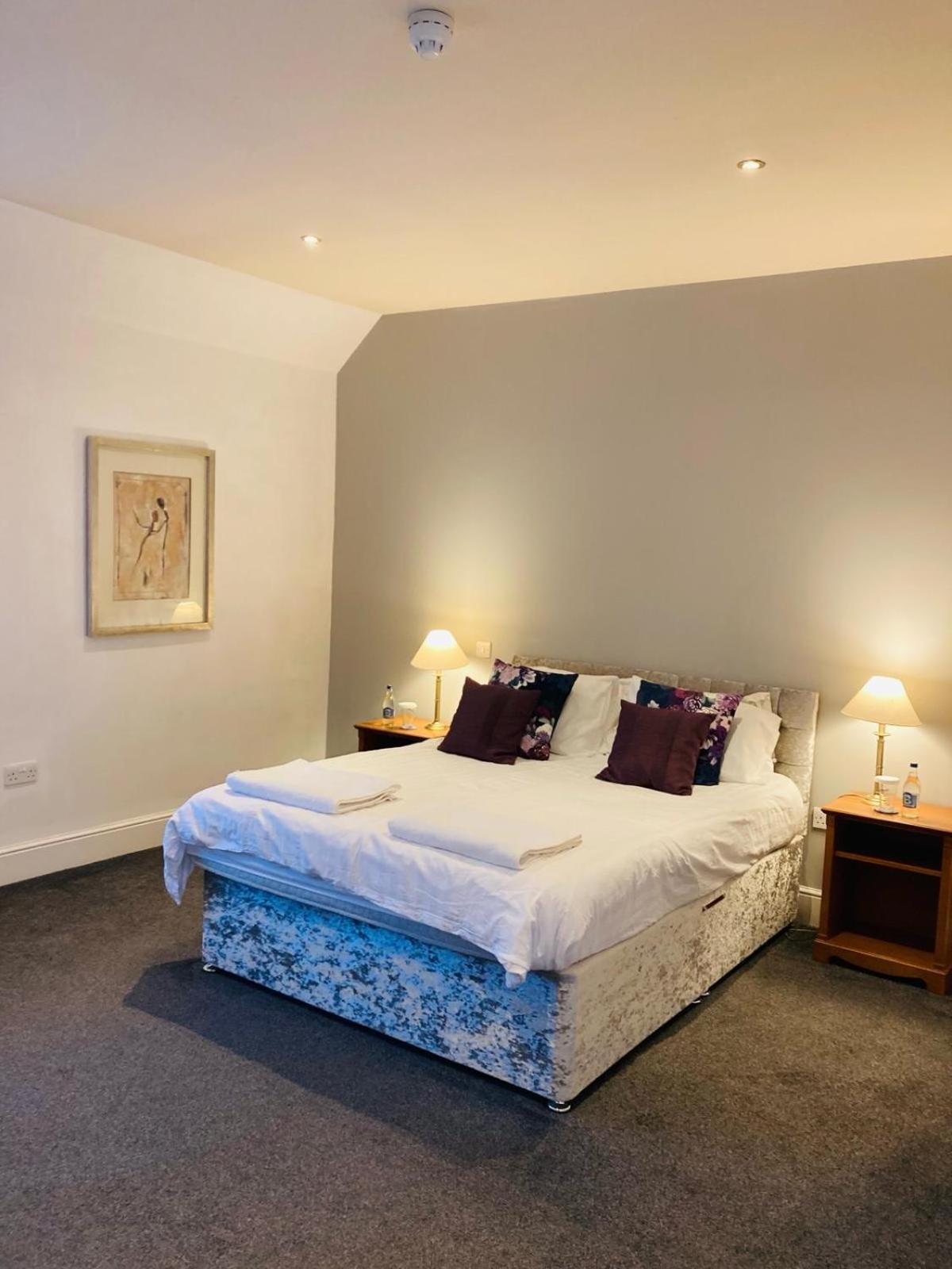 The Coach And Horses Bed & Breakfast Winchester Bagian luar foto